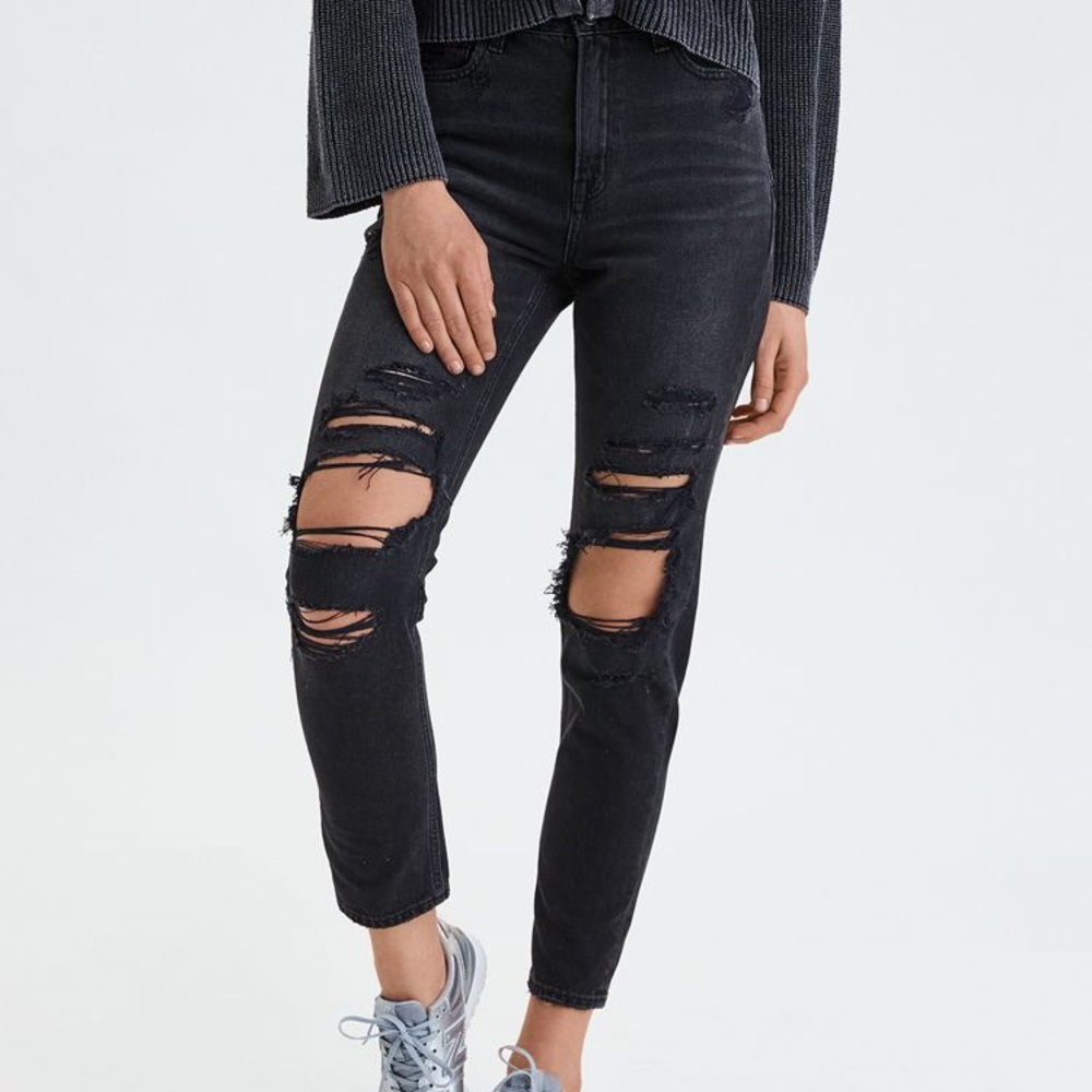 American Eagle destroyed black mom jeans